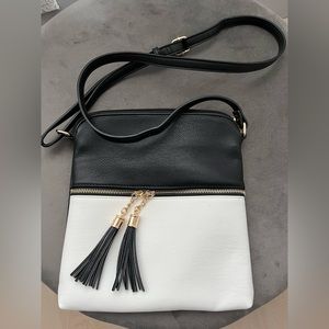 Black and White crossbody bag NWOT!